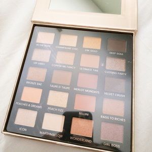Iconic eyeshadow palette